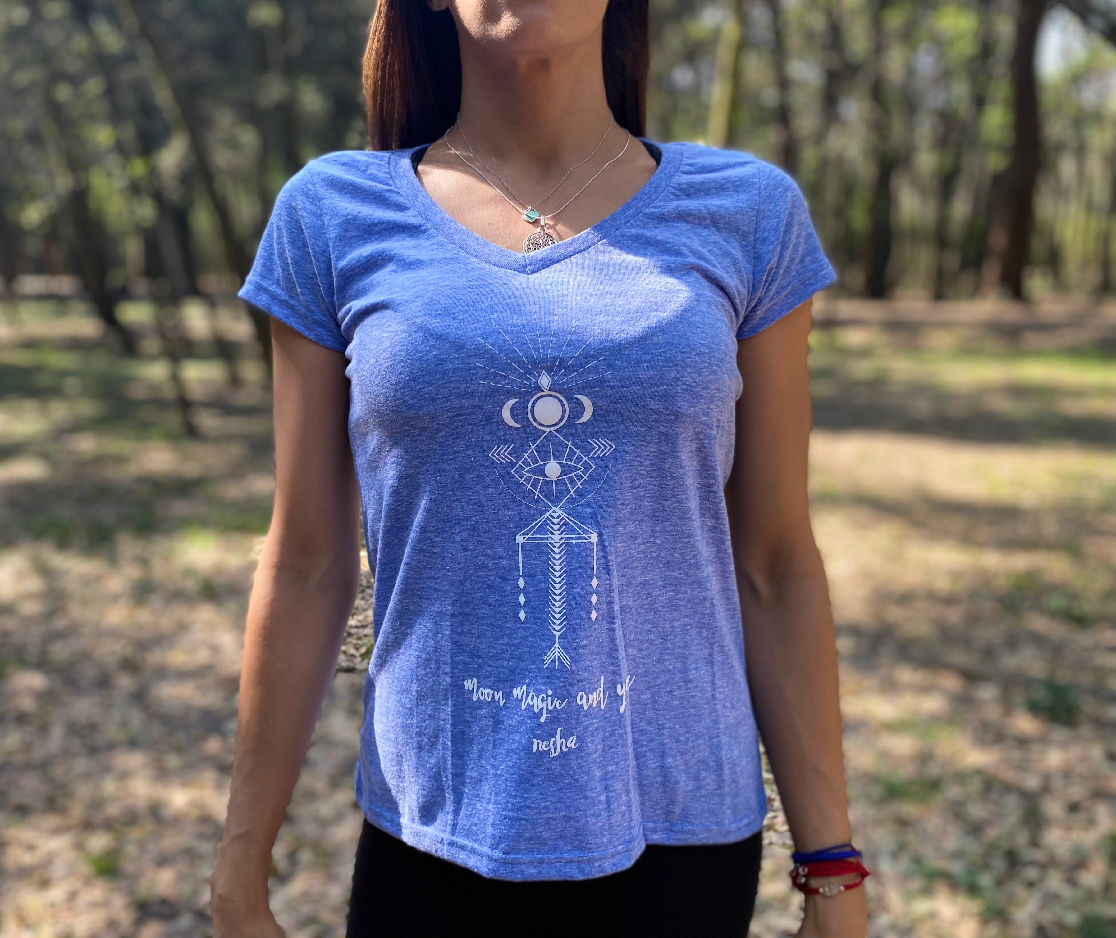 CAMISETA CUELLO V MOON AZUL